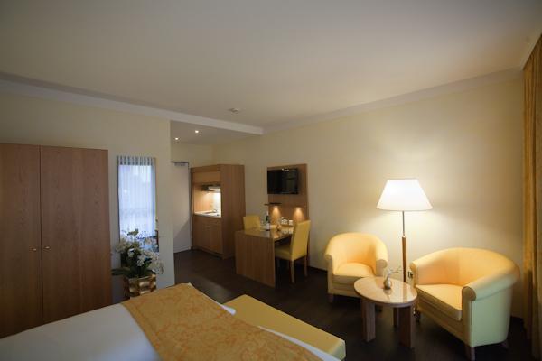 Weingut&Gästehaus Schmitz-Bergweiler Bernkastel-Kues Zimmer foto